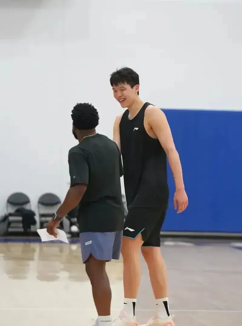 60彩娱乐-美媒晒杨瀚森约基奇夏联对比:除篮板外杨瀚森全面领先(杨约翰初舞台)