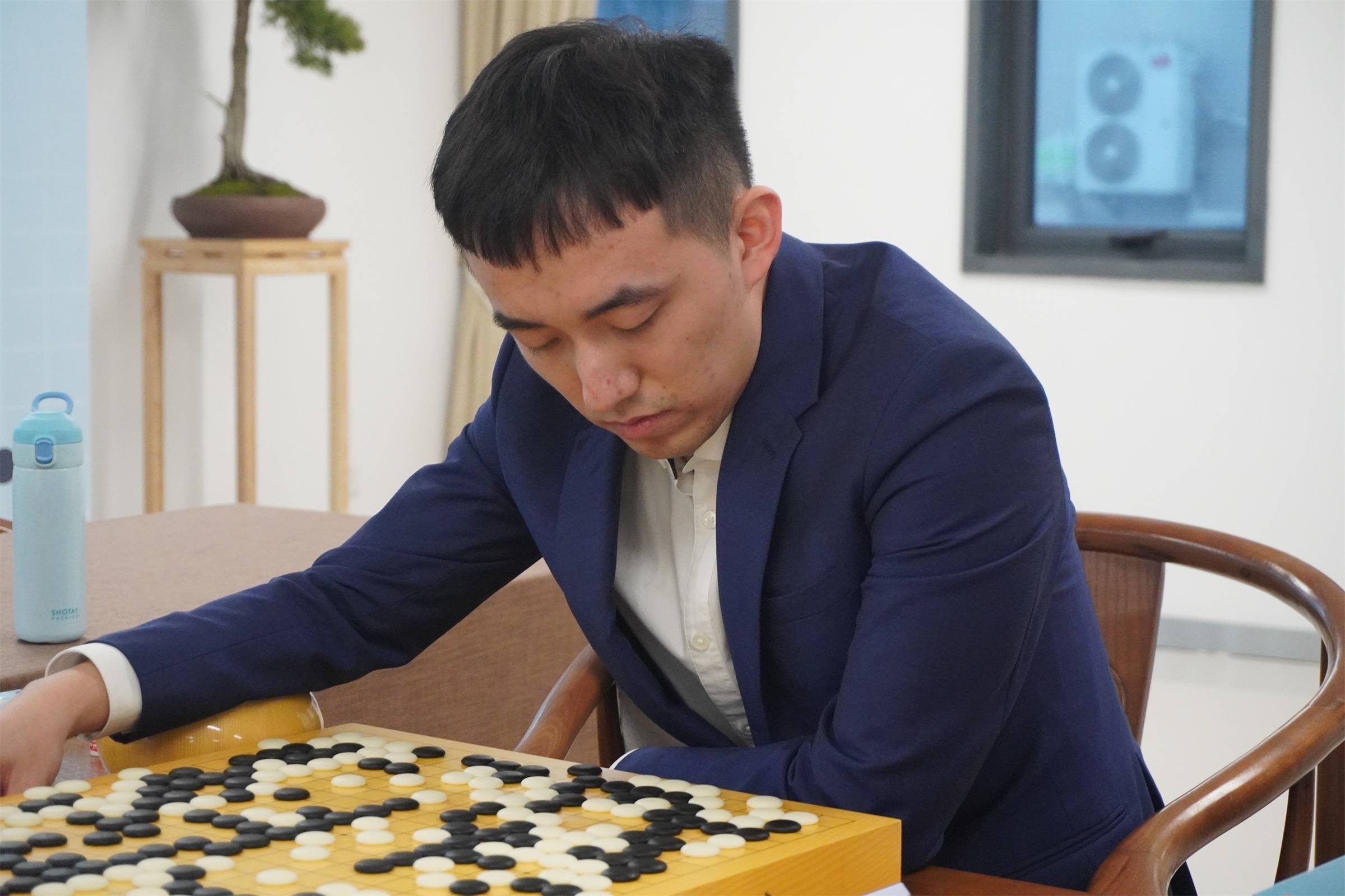 杨楷文问鼎春兰杯职业生涯首夺世界冠军(红楼之夺爵贾琮)