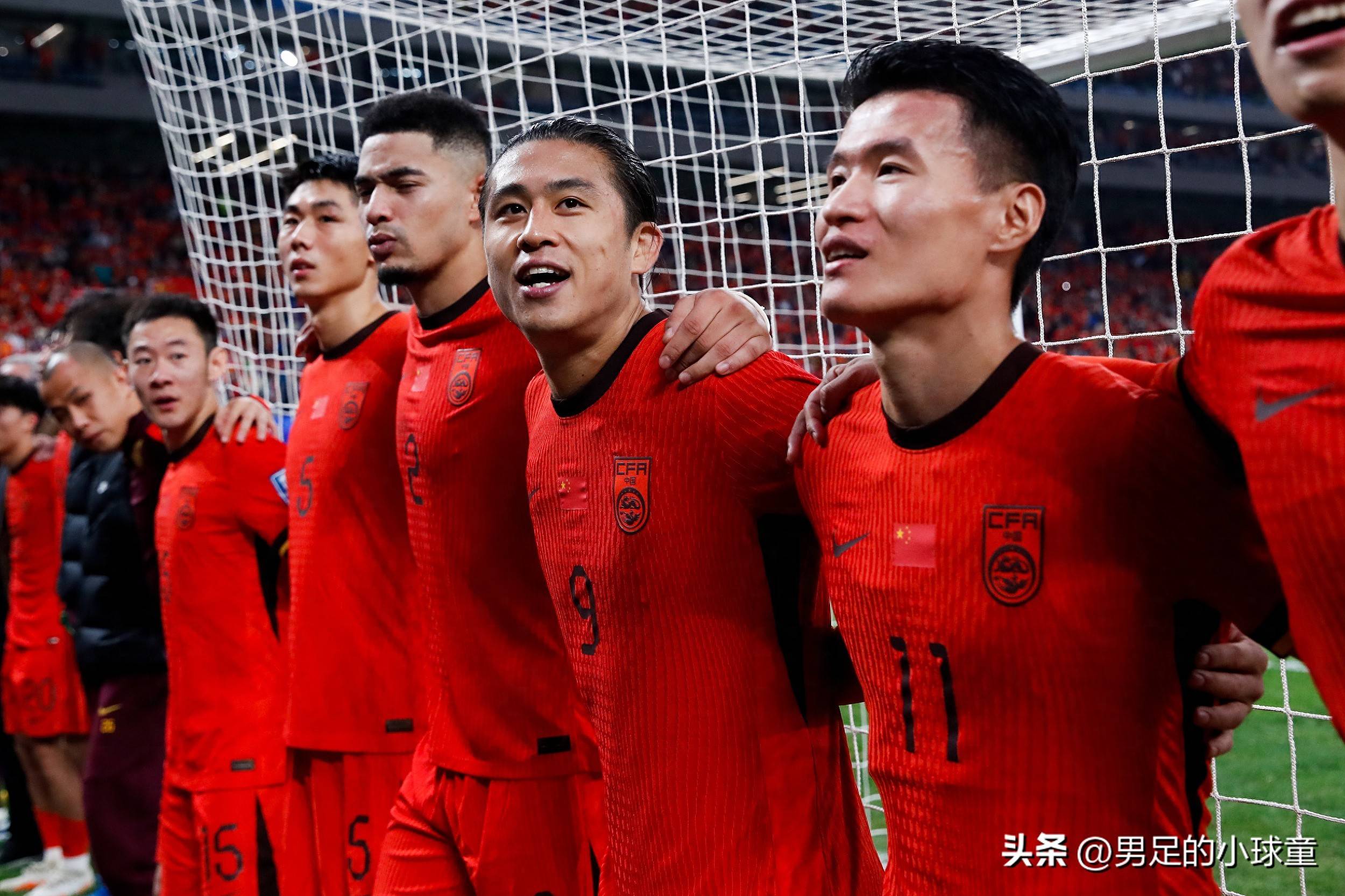包含东亚杯两轮战罢四队中仅国足一球未进下轮进个球?的词条