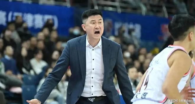 60彩娱乐-杠上了？徐昕与杜锋疑似在热身赛中发生言语冲突(陈若琳的丈夫王皓还是王浩)