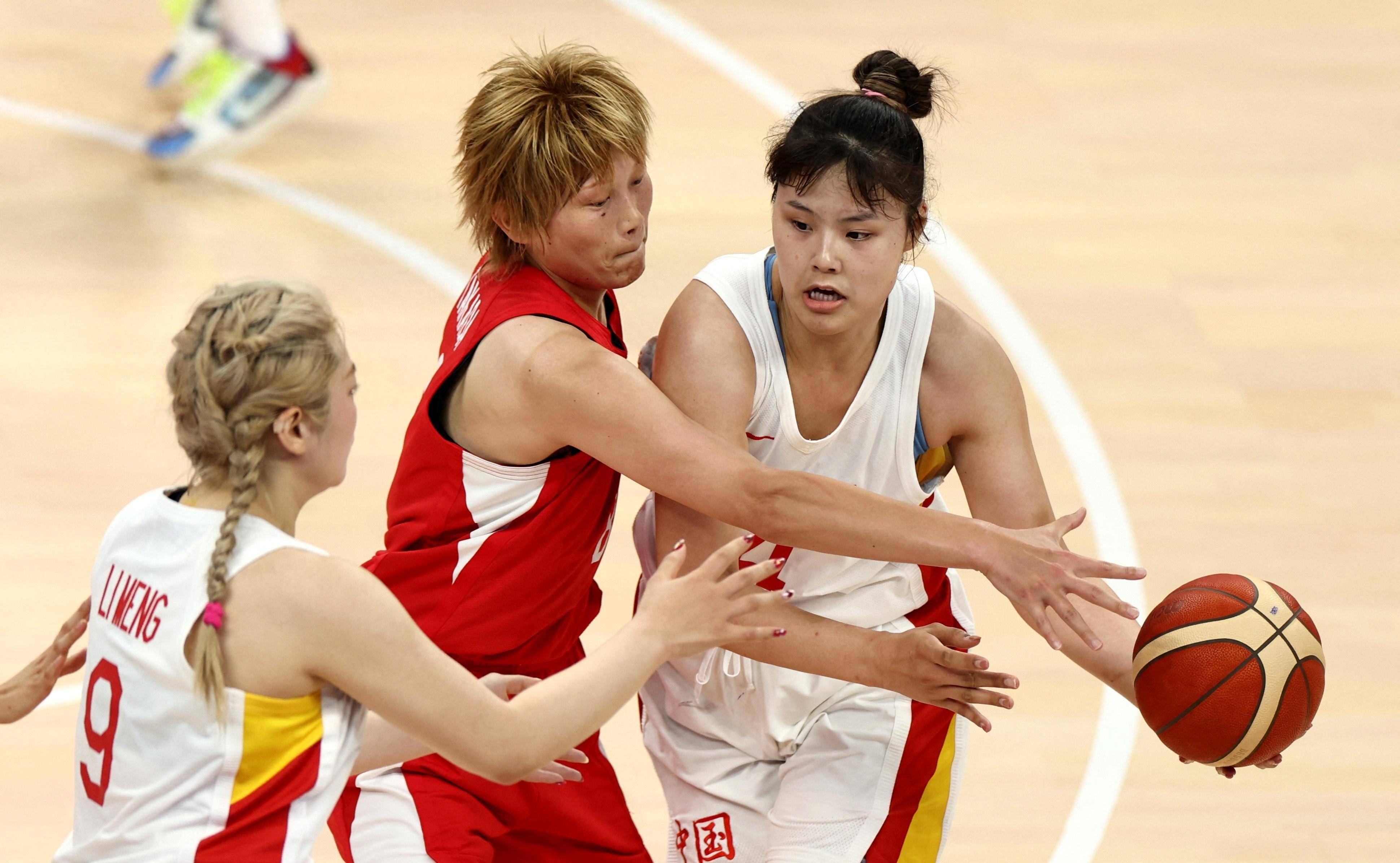 60彩娱乐-高田真希全场出战25分钟，7中5得到14分6板(友田真希在职场中的角色发展)